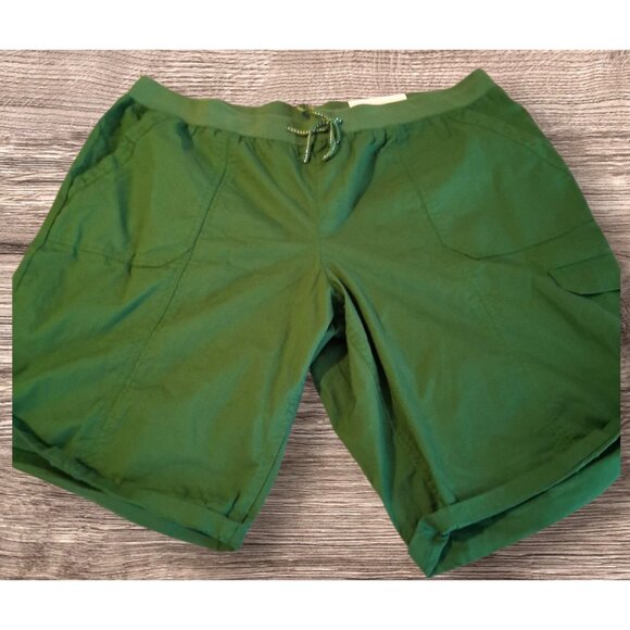 Cato Hunter Green Drawstring Utility Cuffed Shorts Women's 22/24W NWT - Picture 1 of 4